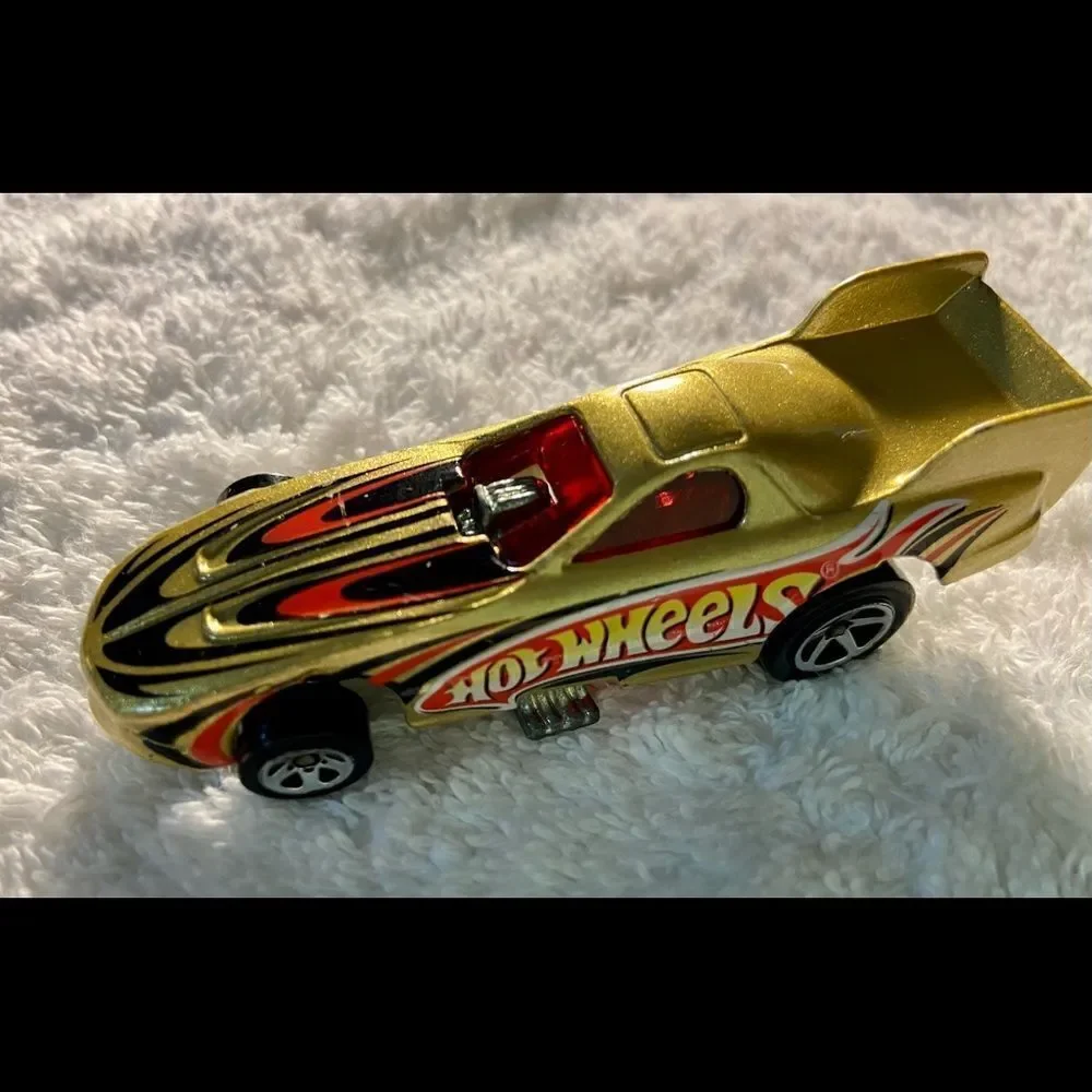 Mattel VGT 1977 Hot Wheels Racing Car Gold Black Red Sports Flames E81.